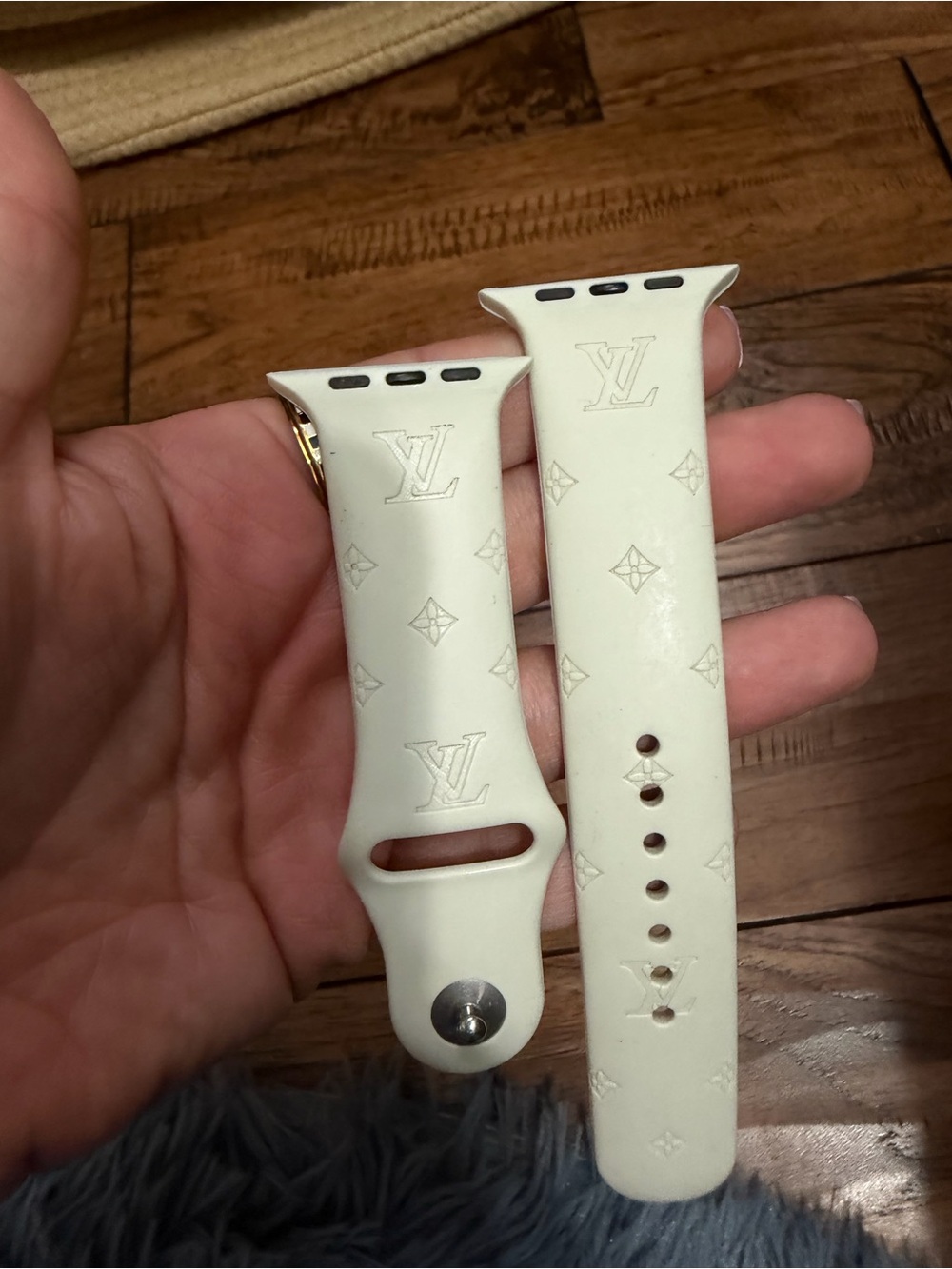 Louis Vuitton Cream Embossed Monogram Apple Watch Band - Picture 3 of 3